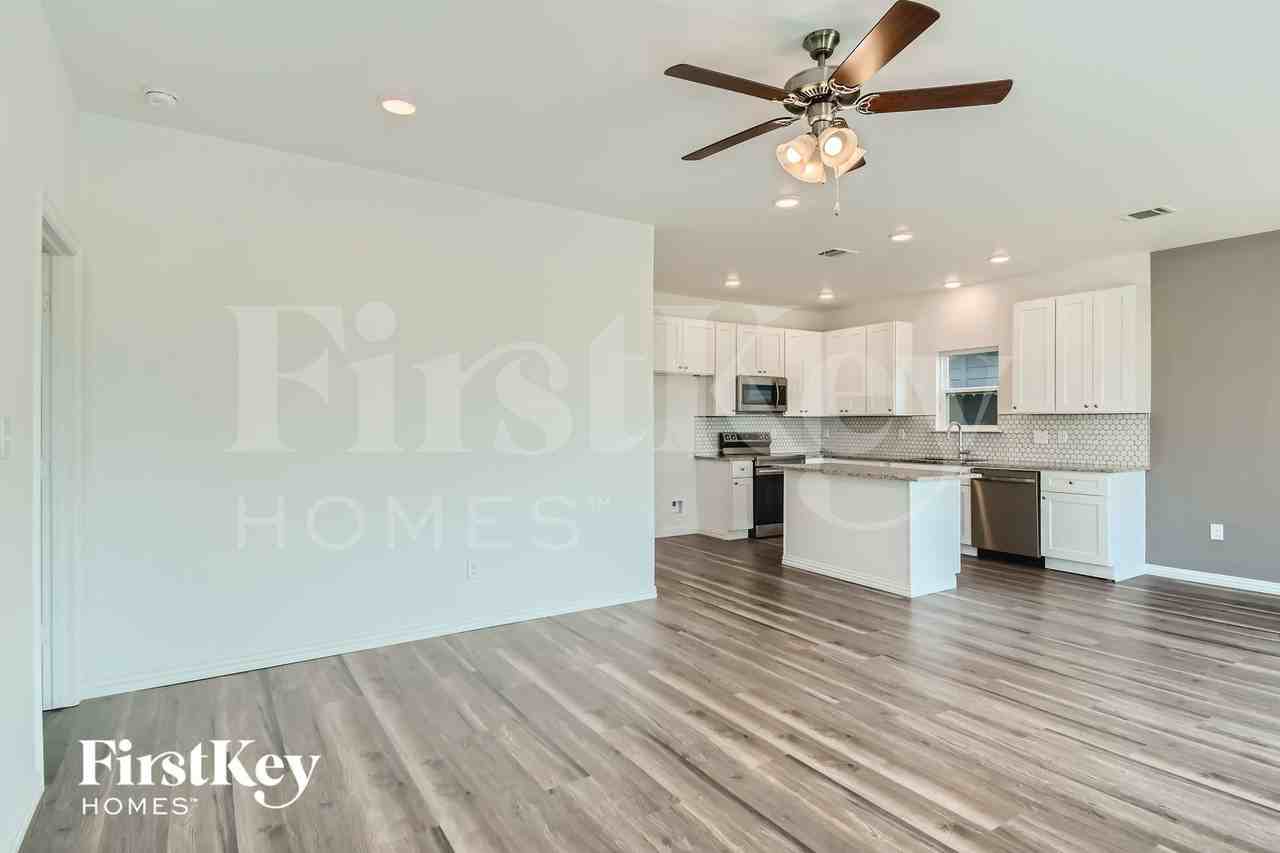 7360 Parkside Place Dr - Photo 6 of 28