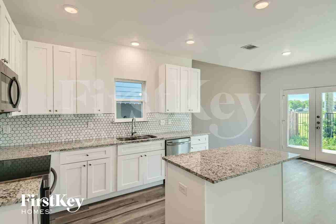 7360 Parkside Place Dr - Photo 7 of 28
