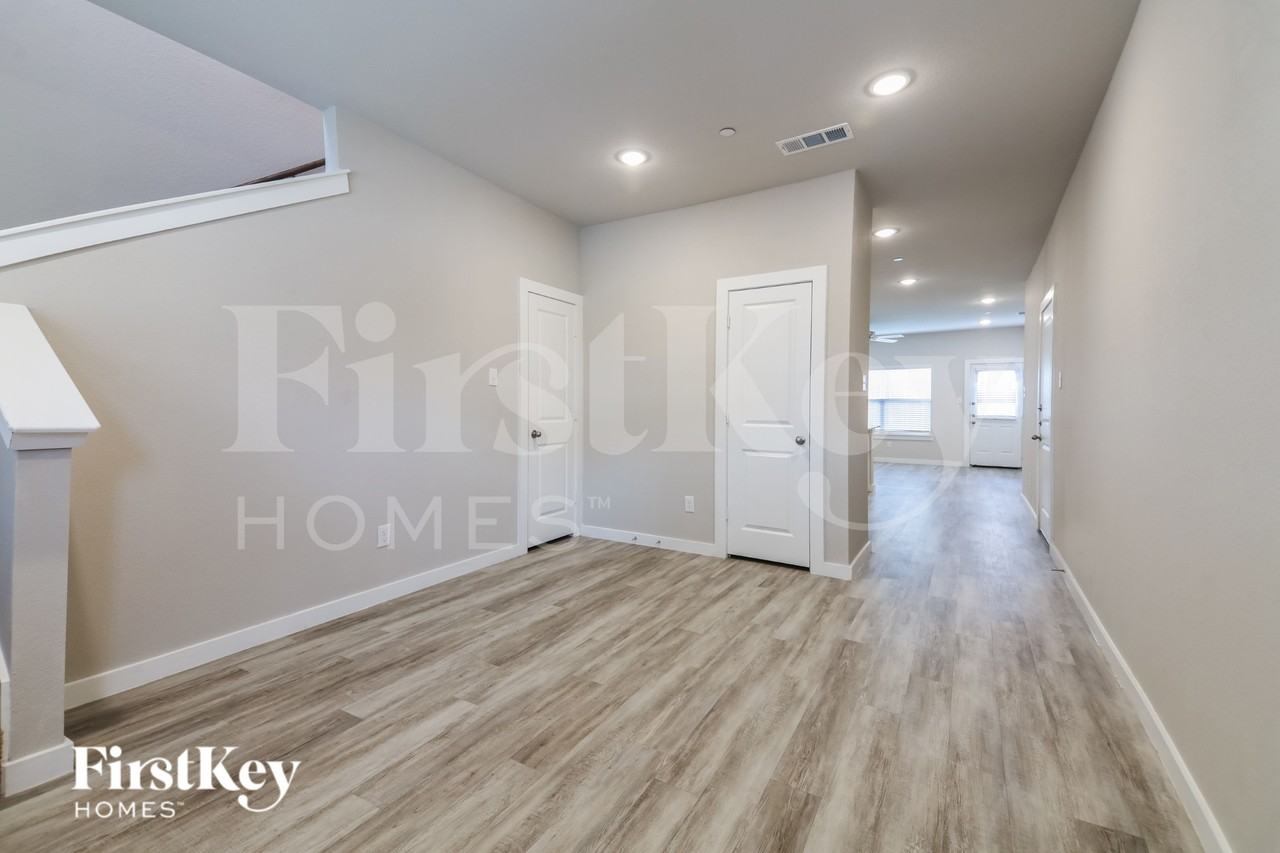 324 Nima Ln - Photo 3 of 20