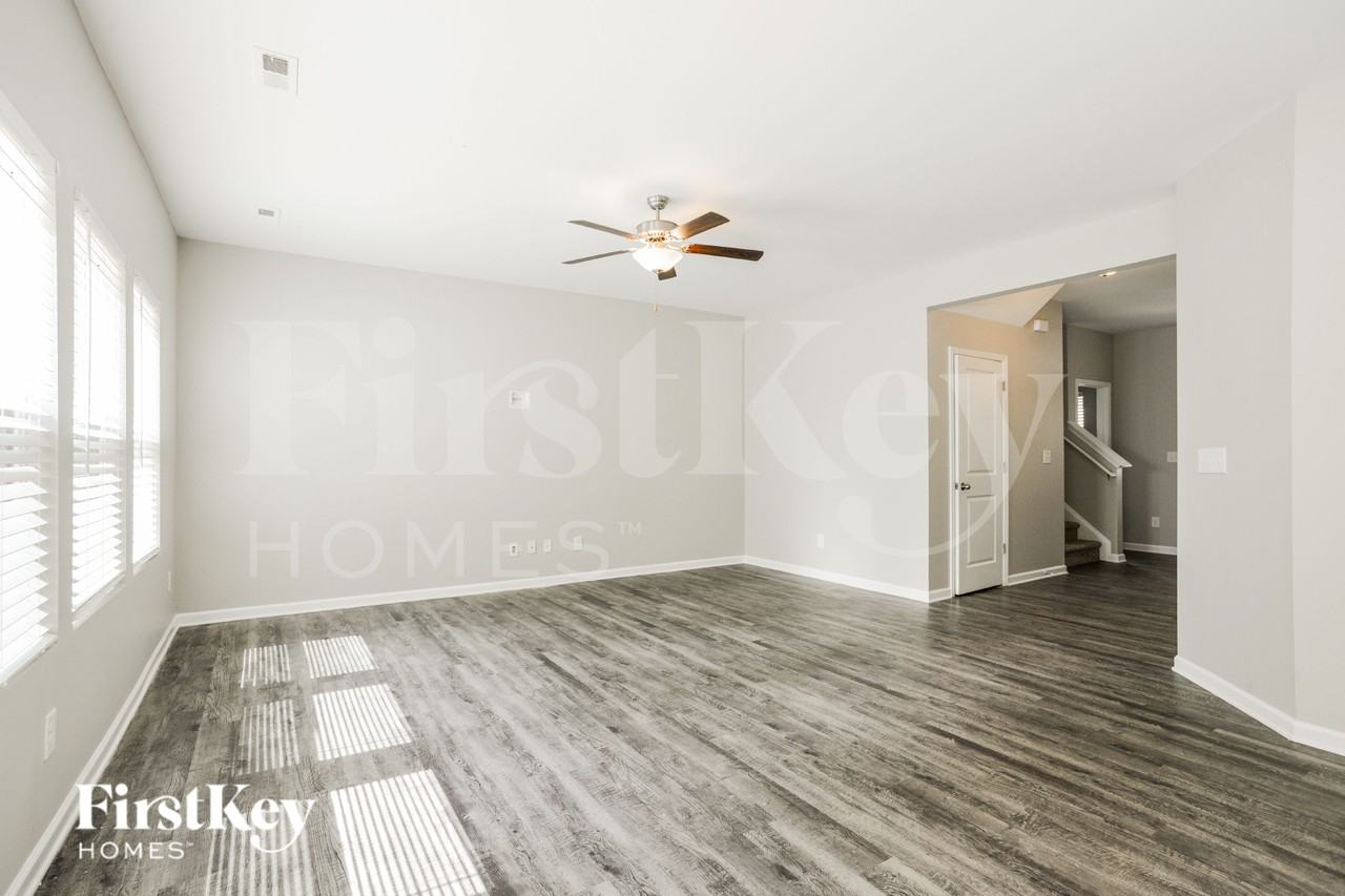 9628 Hamel St - Photo 2 of 19