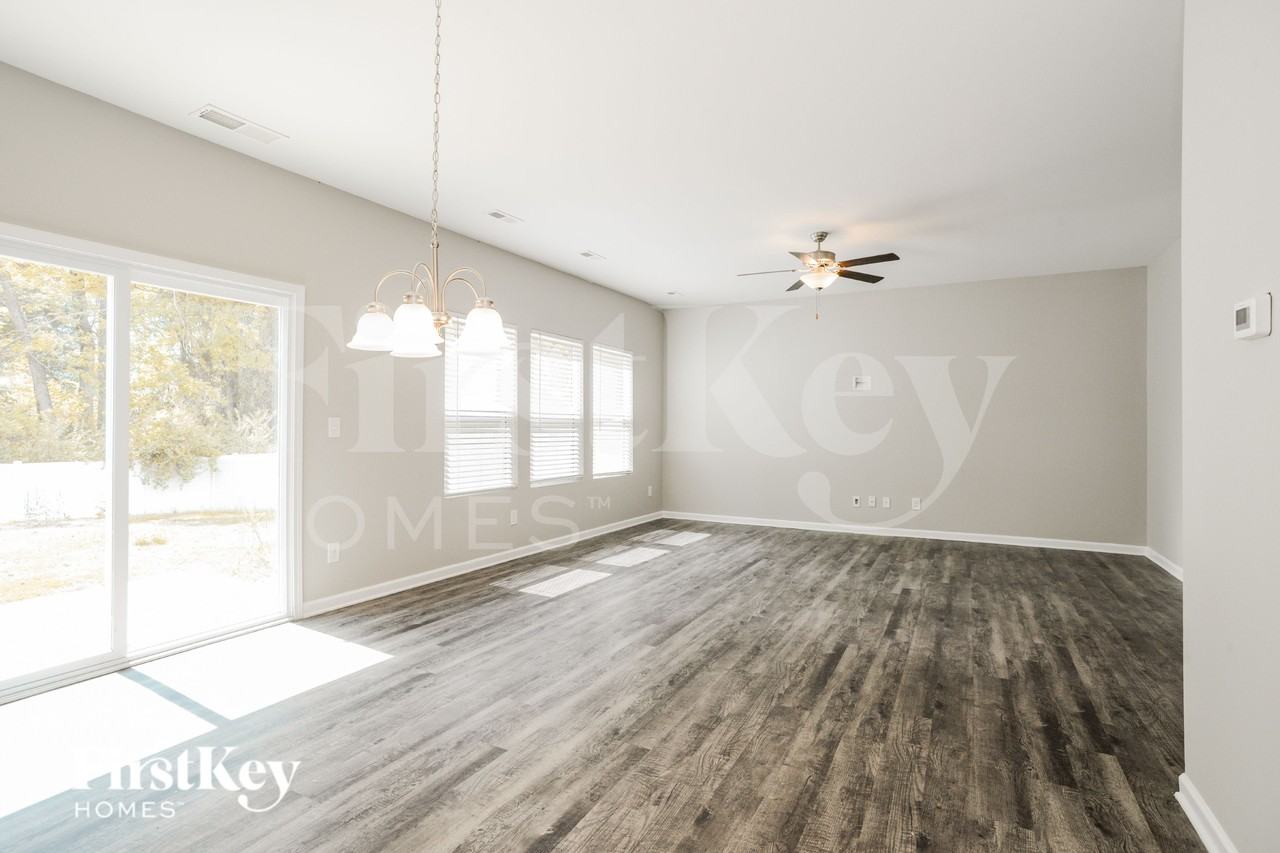 9628 Hamel St - Photo 4 of 19