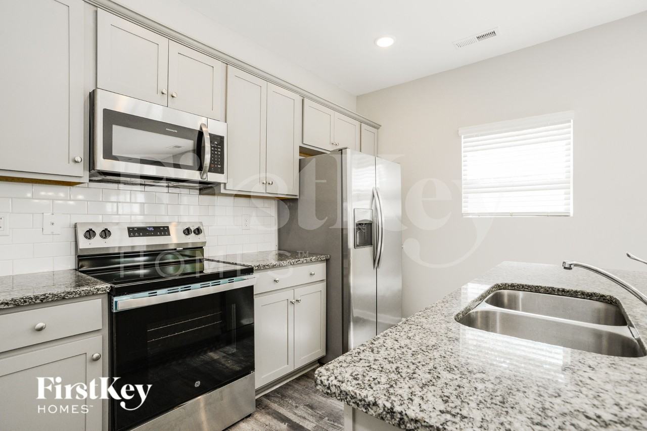 9628 Hamel St - Photo 5 of 19