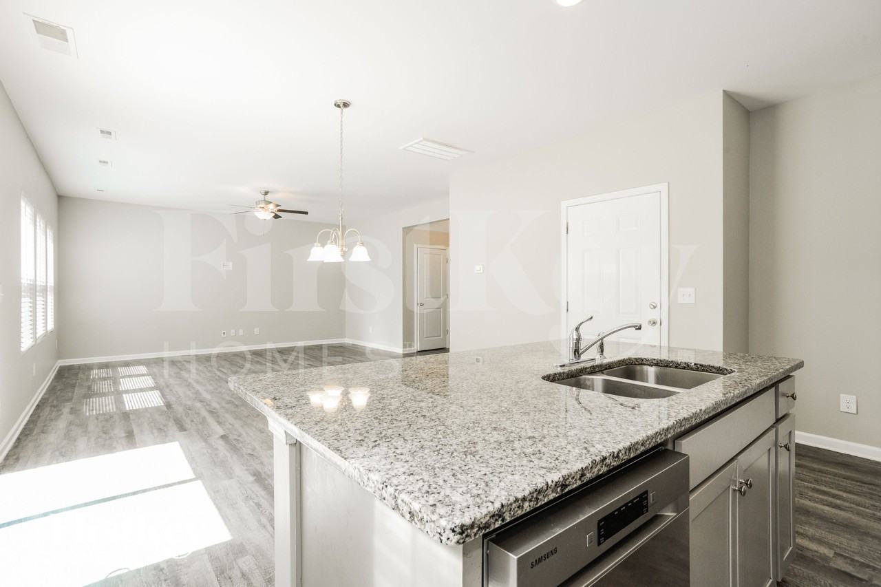 9628 Hamel St - Photo 6 of 19