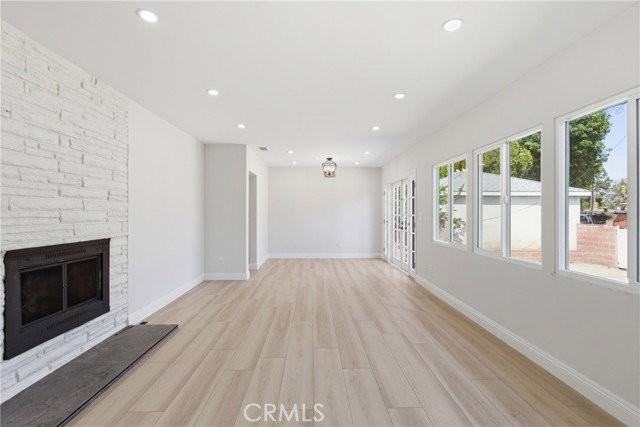 19649 Friar St - Photo 3 of 8