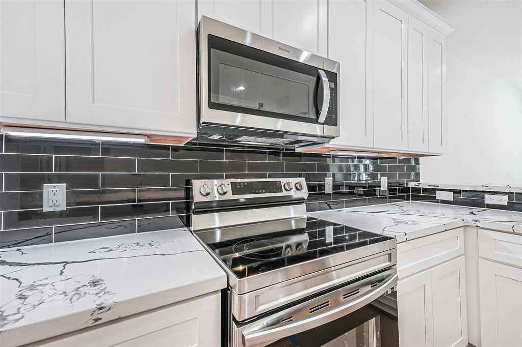 5317 Chennault Rd #B - Photo 2 of 8