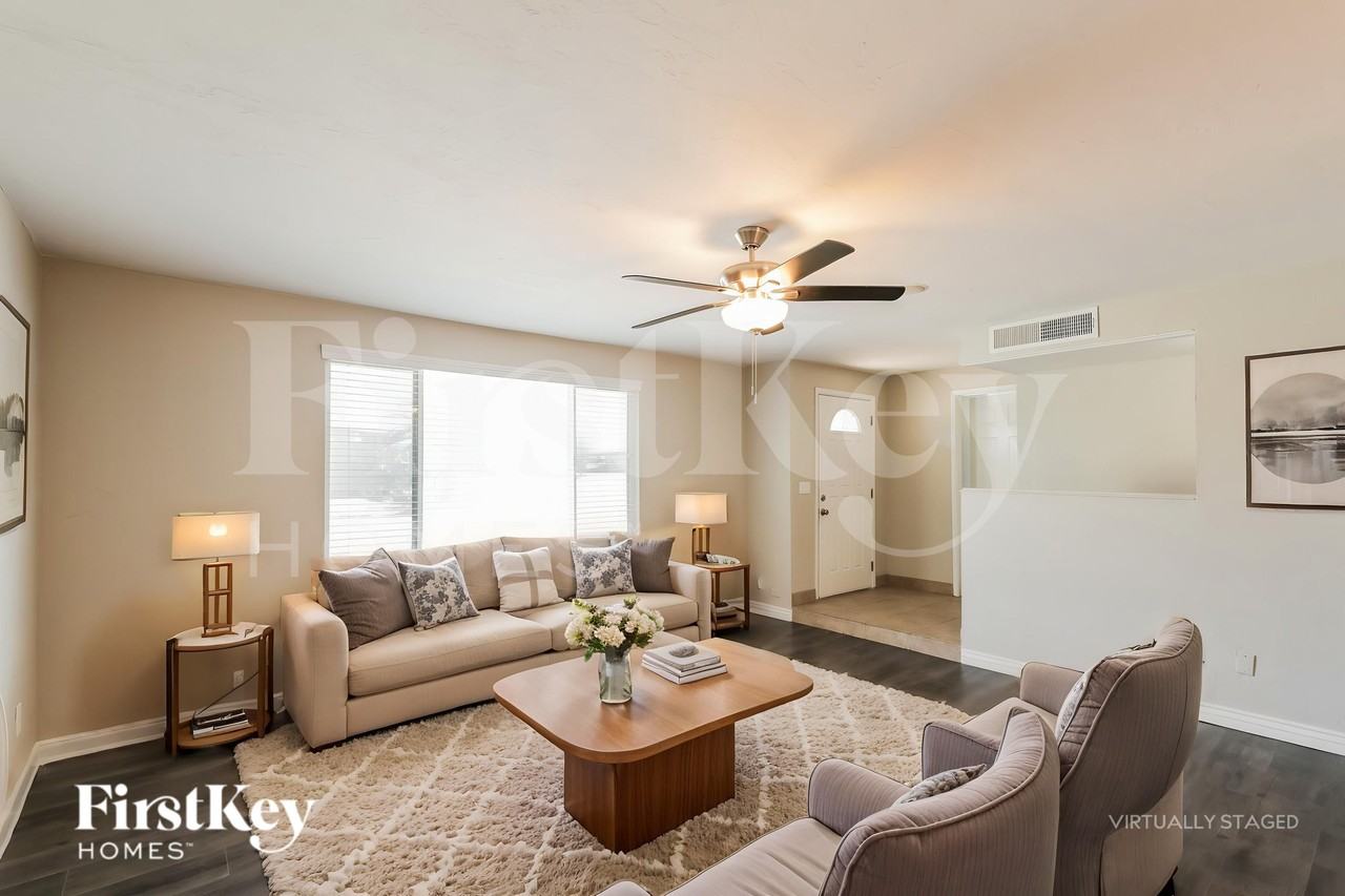 8501 E Lee Pl - Photo 3 of 19