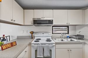 featured image of 909 Coolidge St #301