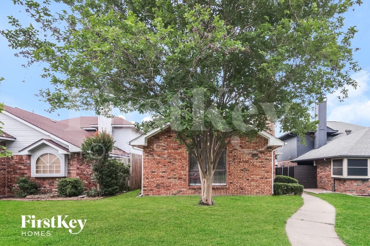 2026 Greenview Dr