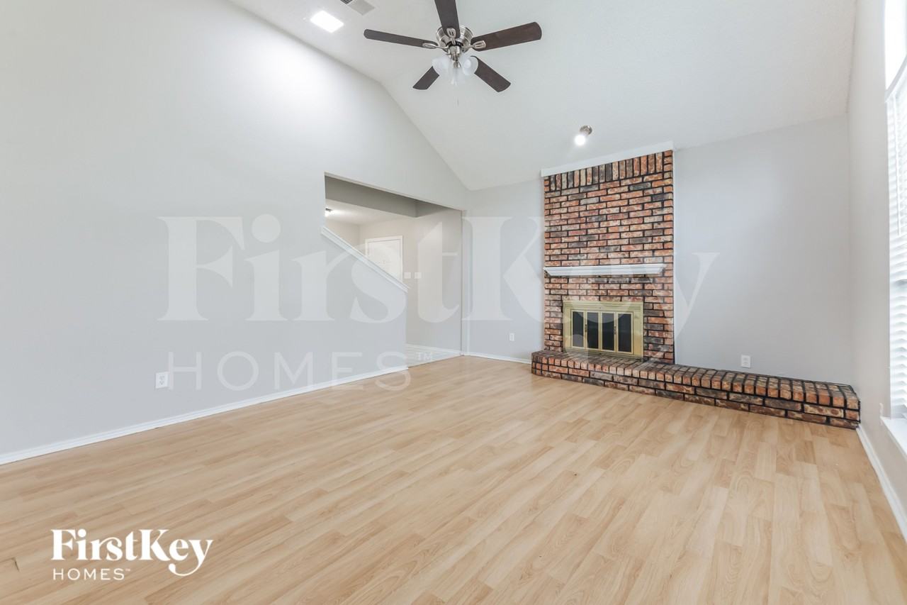 2026 Greenview Dr - Photo 5 of 20