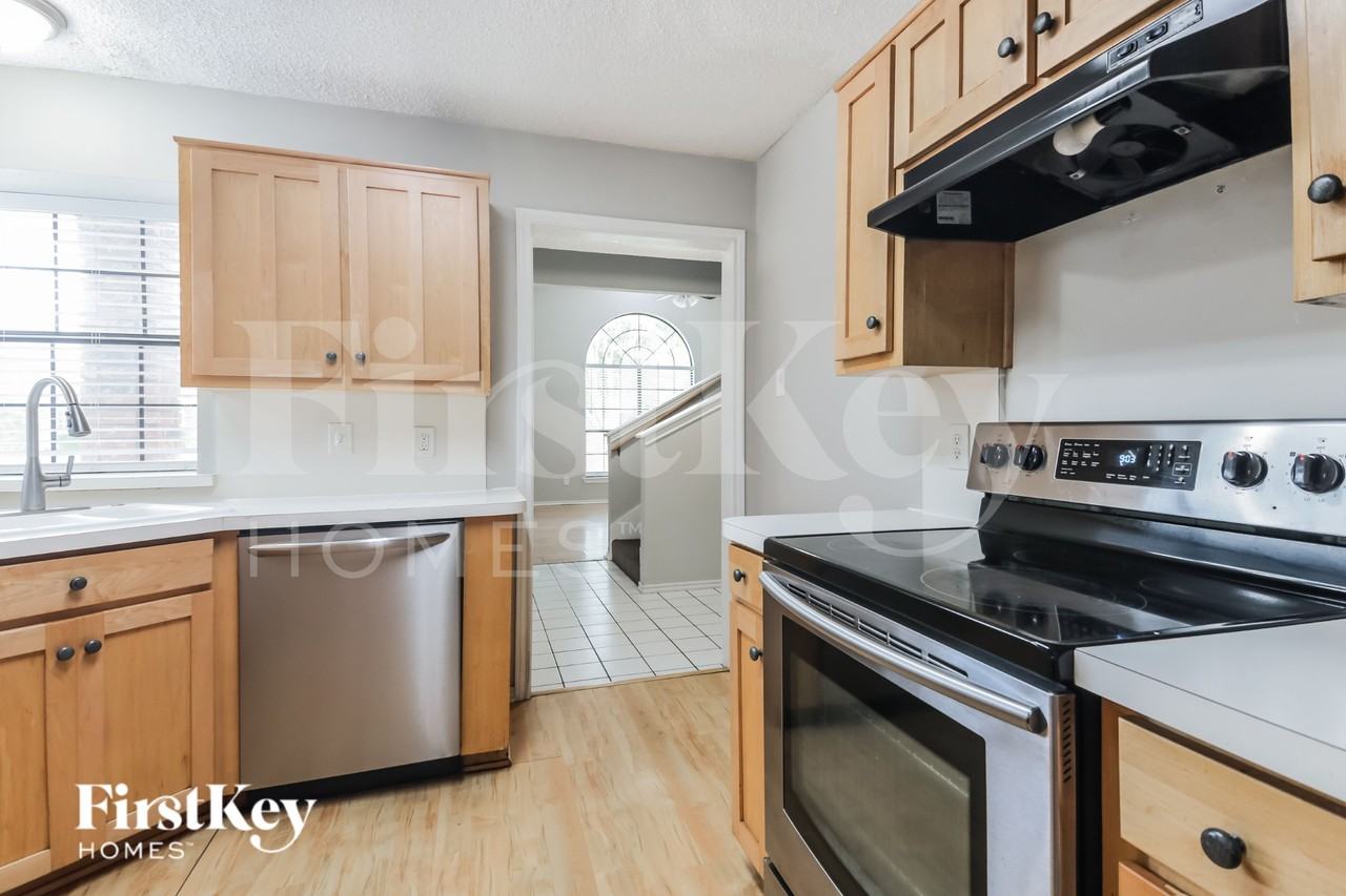 2026 Greenview Dr - Photo 6 of 20