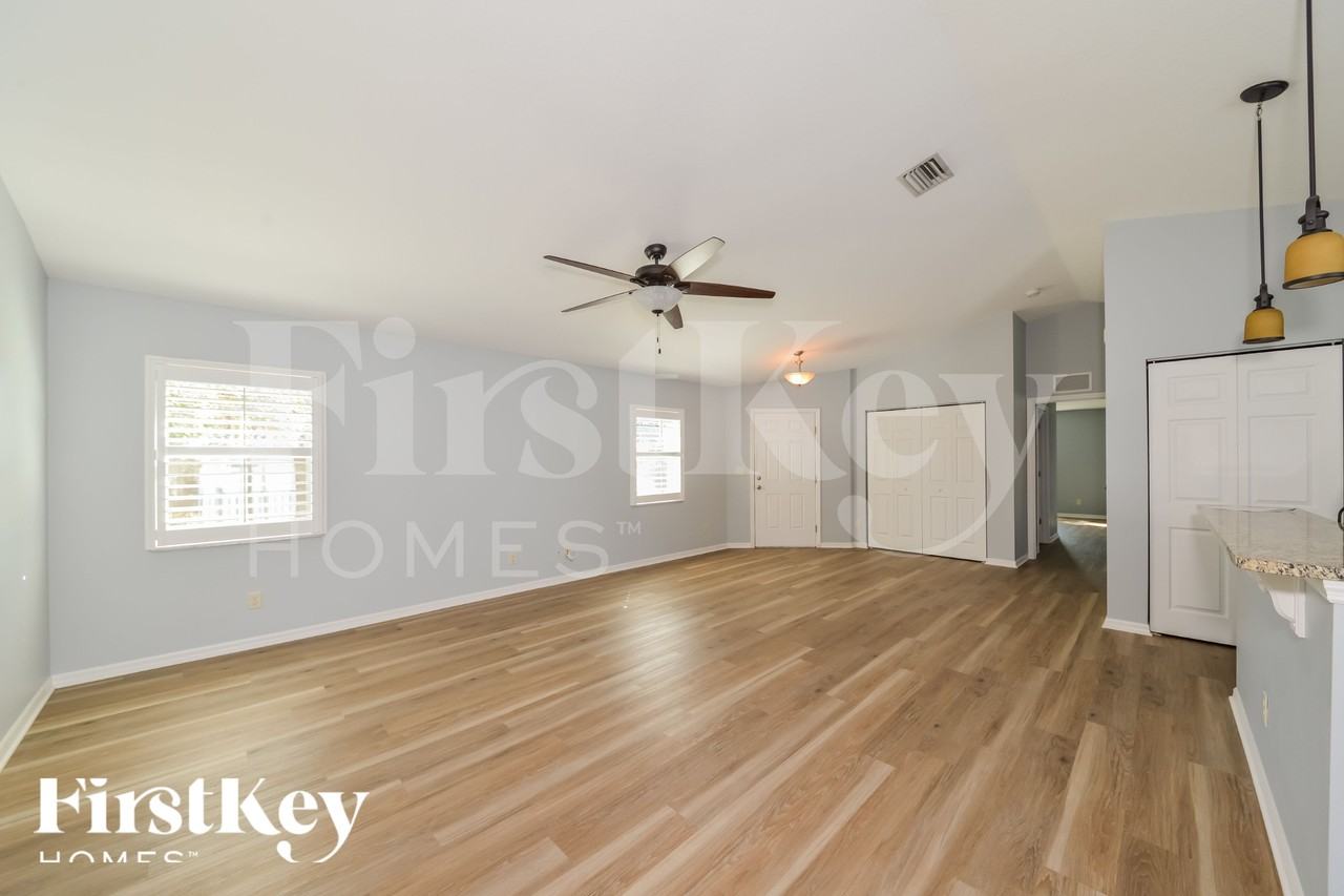 92 Stanford Rd - Photo 2 of 19