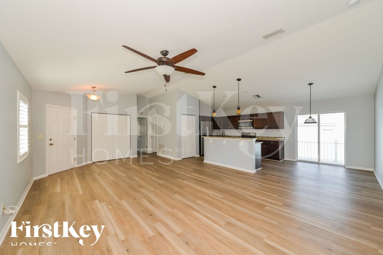 92 Stanford Rd - Photo 4 of 19