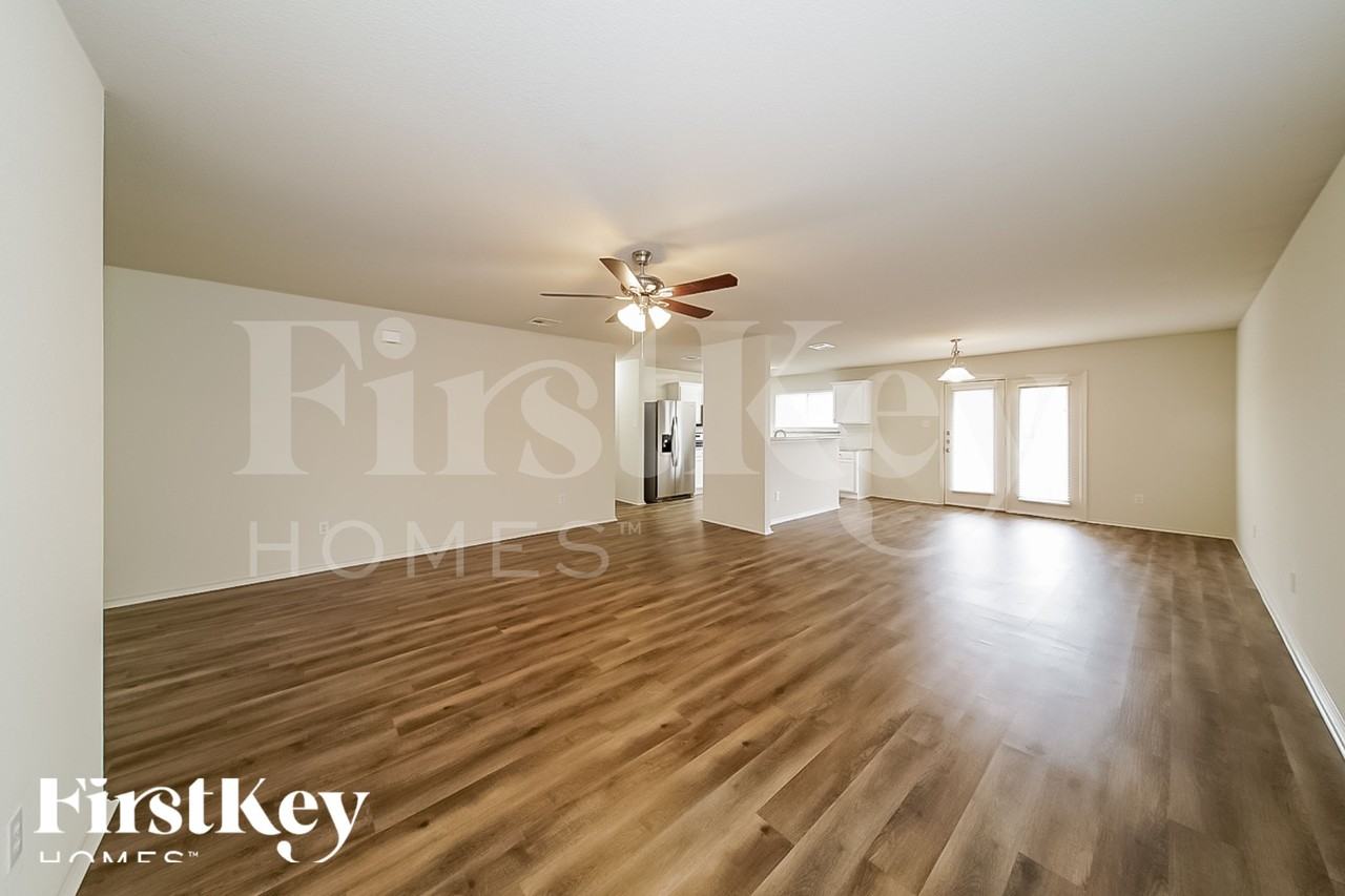 2136 Benning Way - Photo 3 of 19