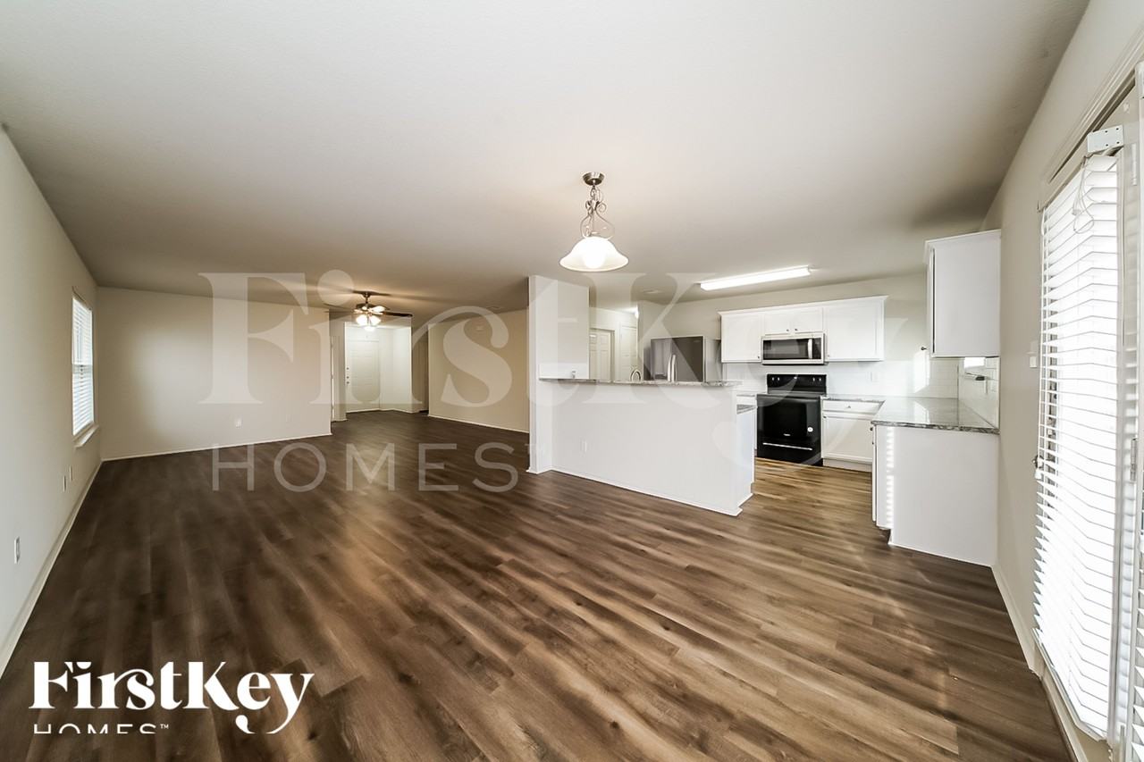 2136 Benning Way - Photo 5 of 19