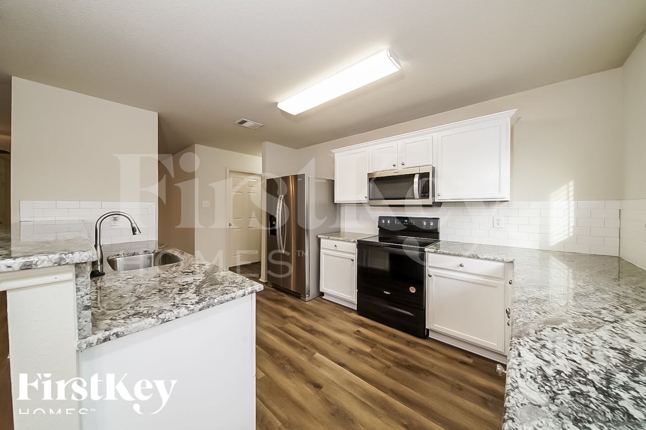 2136 Benning Way - Photo 7 of 19