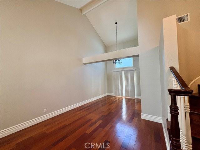 2207 S Autumn Ln - Photo 2 of 8