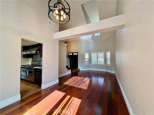 2207 S Autumn Ln - Photo 3 of 8