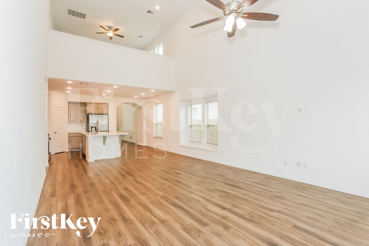 10539 Dolce Ln - Photo 3 of 18