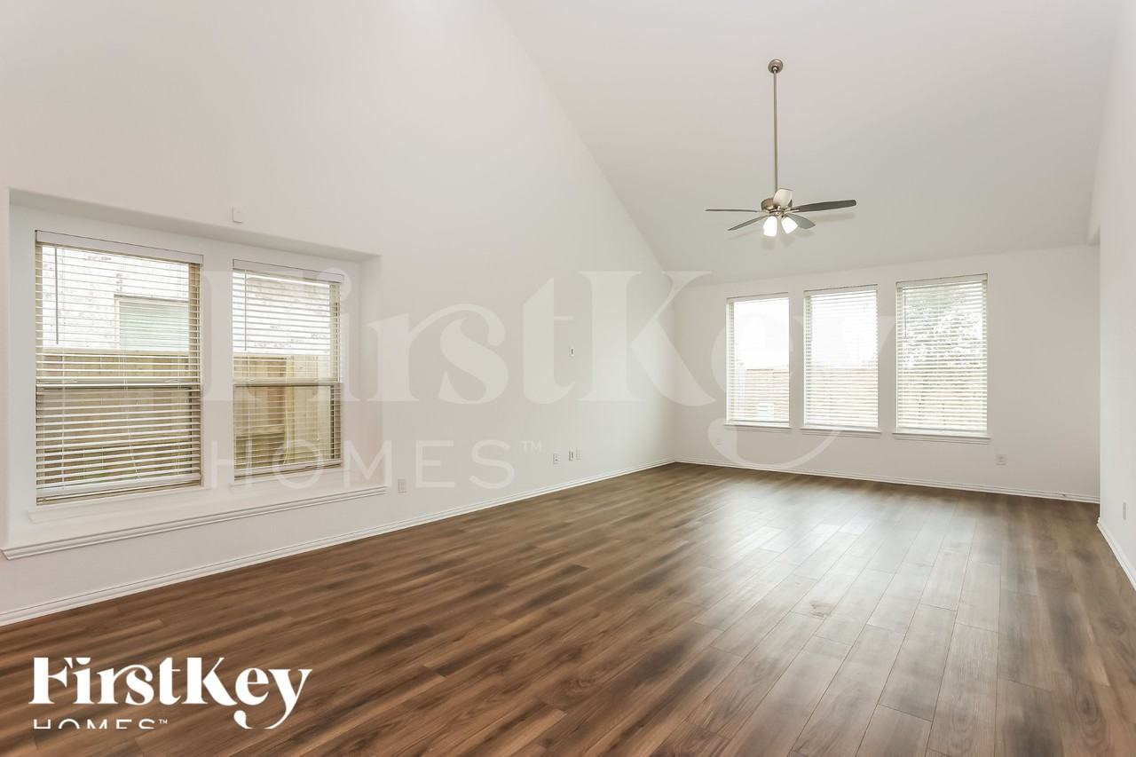 10539 Dolce Ln - Photo 5 of 18