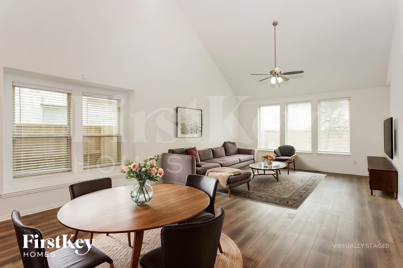 10539 Dolce Ln - Photo 6 of 18