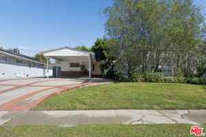 featured image of 3262 Woodbine St