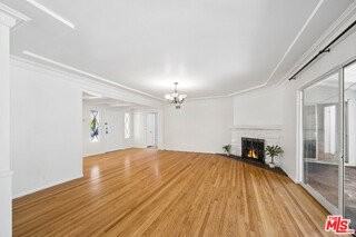 3262 Woodbine St - Photo 2 of 8