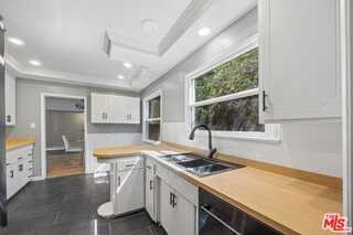 3262 Woodbine St - Photo 3 of 8