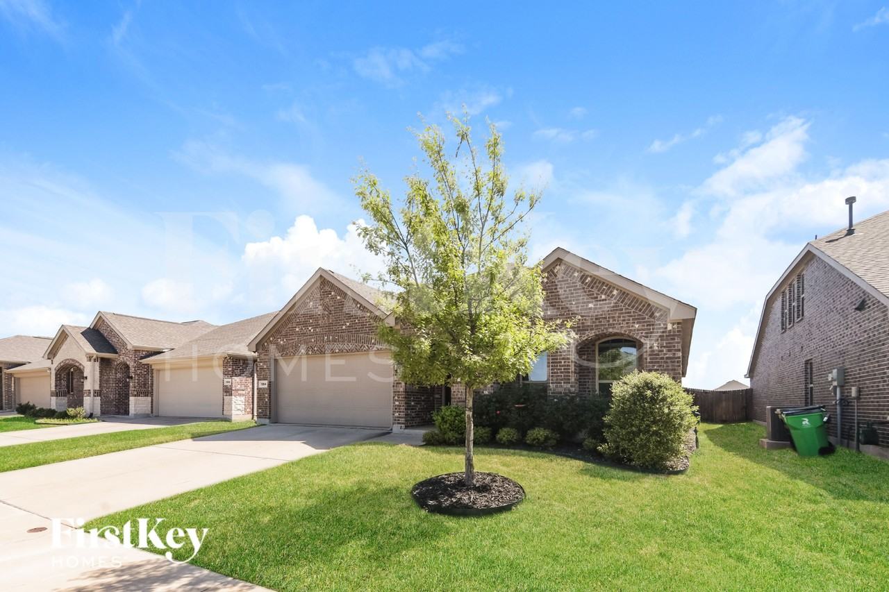 1304 Renoir Dr - Photo 2 of 20