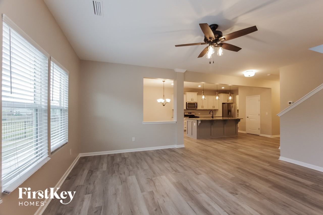 4201 Bent Green Ln - Photo 4 of 15