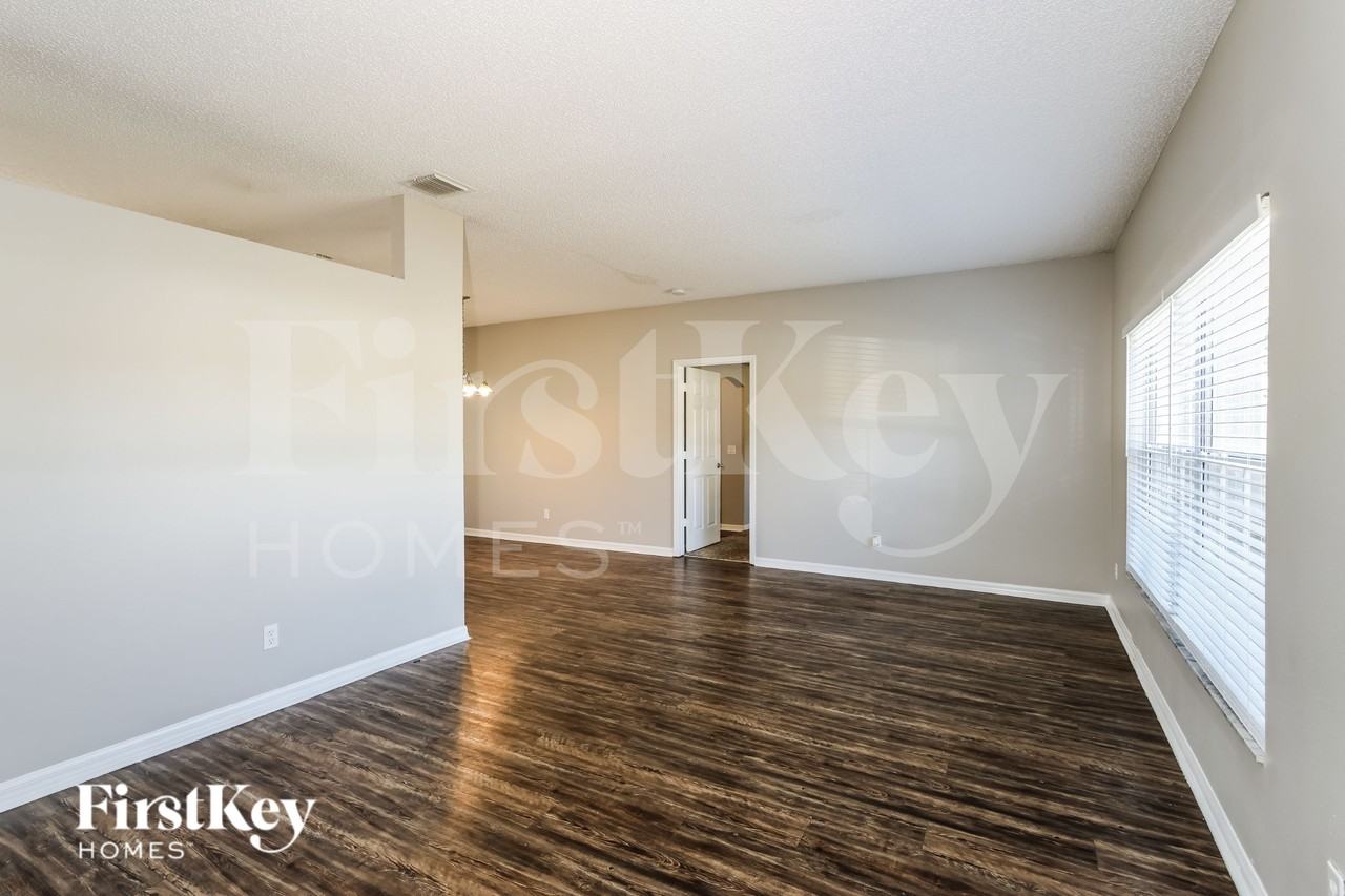 2242 Mantilla Ave Se - Photo 2 of 20