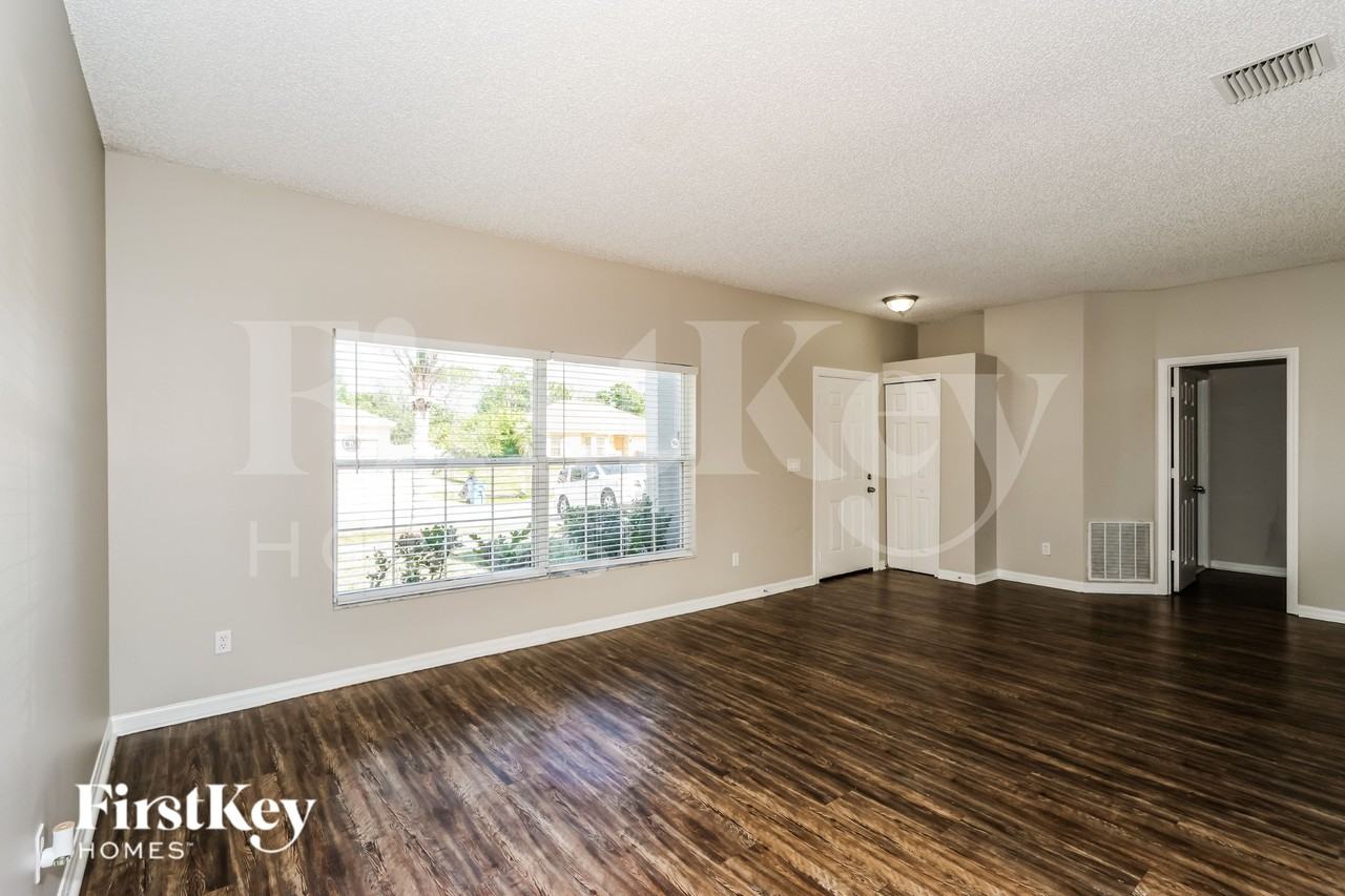2242 Mantilla Ave Se - Photo 3 of 20