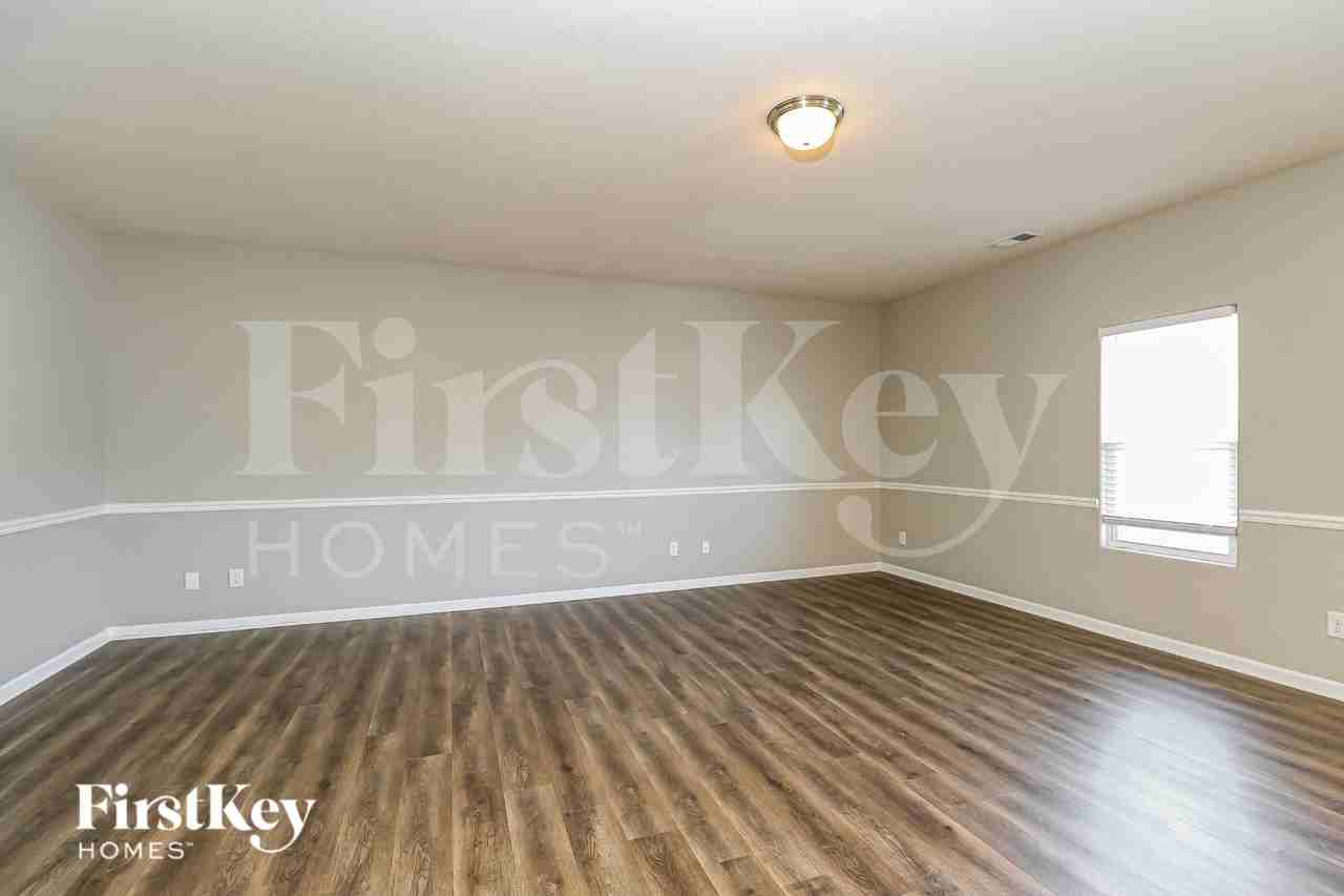 6032 Loy Ct - Photo 3 of 19