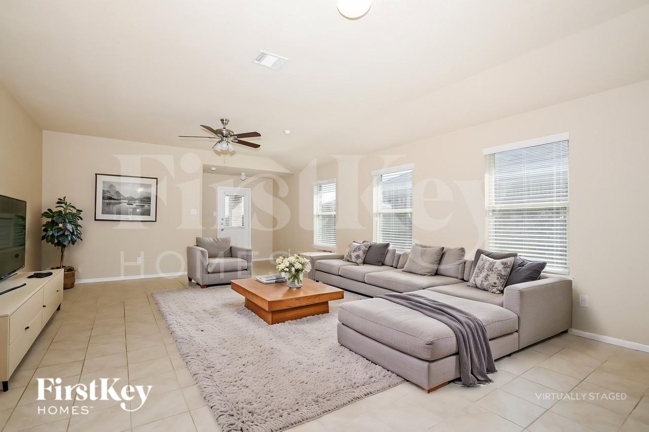 961 Corbitt Ln - Photo 3 of 19