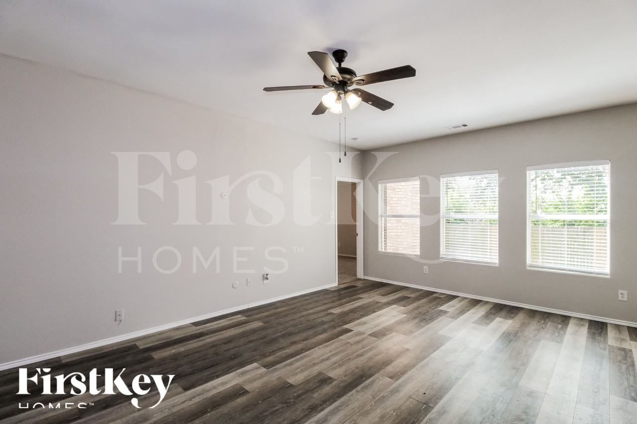 1450 Waldrop Dr - Photo 3 of 19