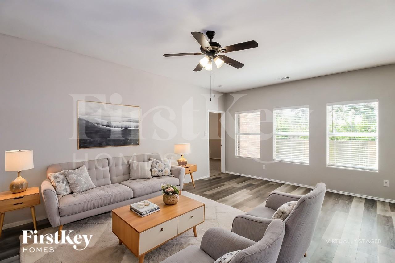 1450 Waldrop Dr - Photo 4 of 19