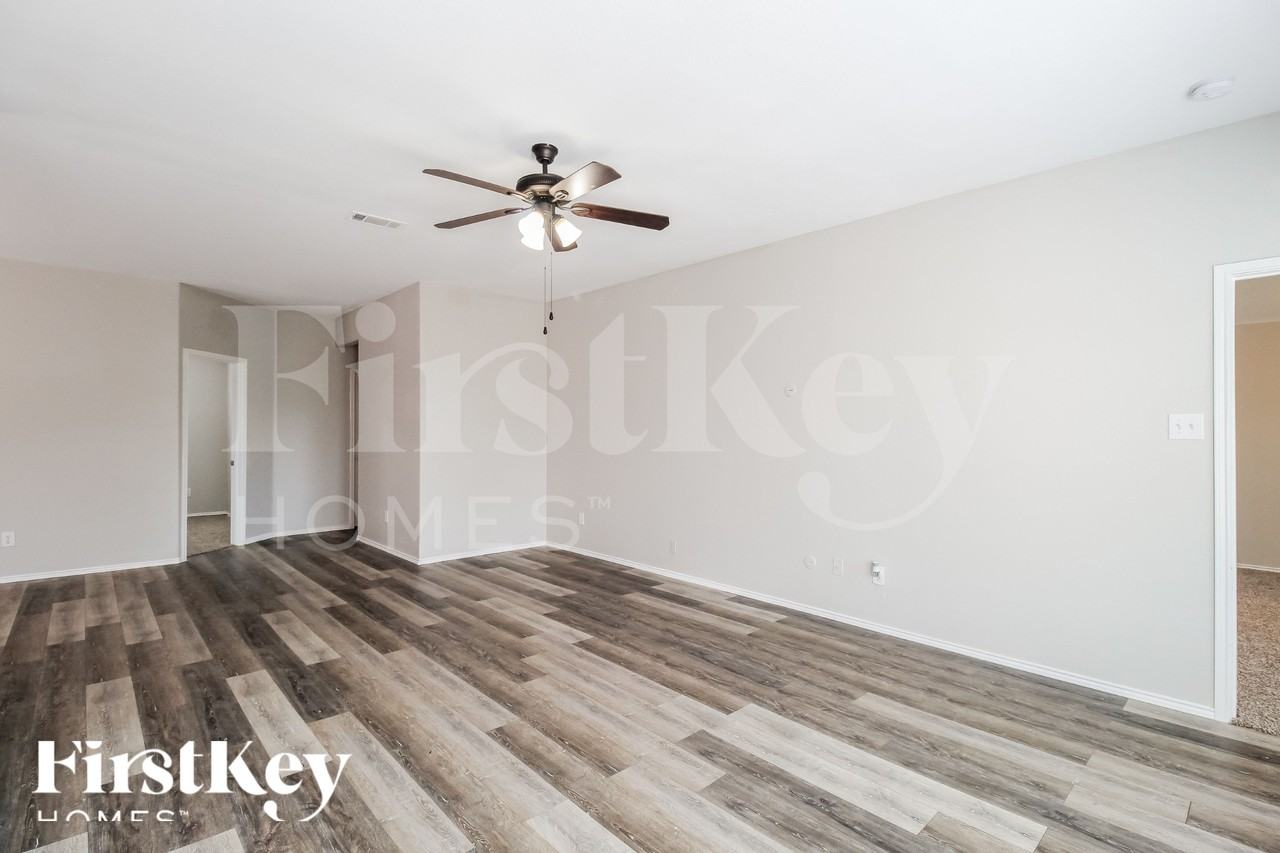 1450 Waldrop Dr - Photo 5 of 19