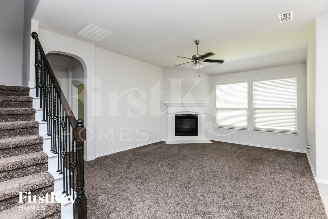 14824 Brettridge Dr - Photo 3 of 16