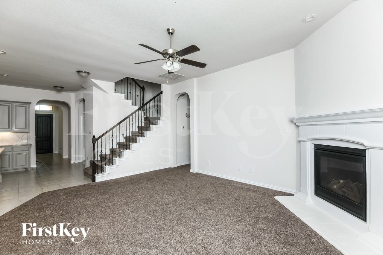 14824 Brettridge Dr - Photo 4 of 16