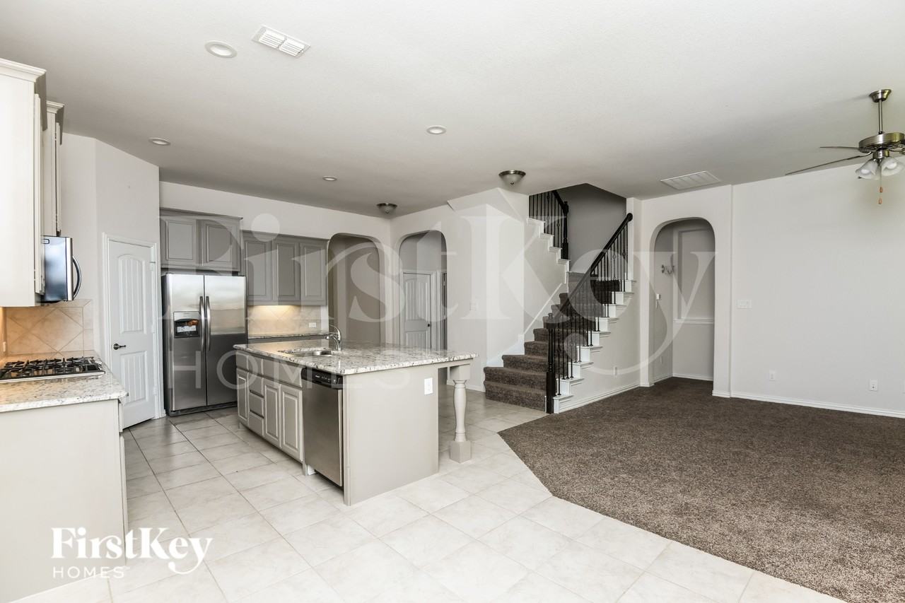 14824 Brettridge Dr - Photo 5 of 16