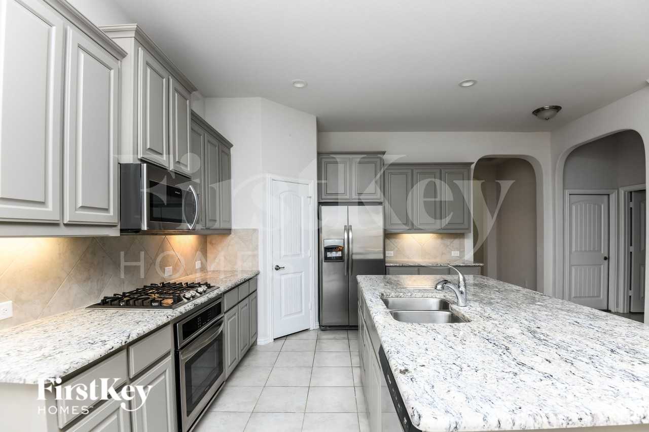 14824 Brettridge Dr - Photo 7 of 16