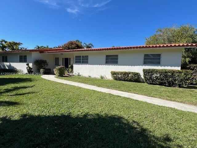 2502 Sw 58th Ave - Photo 3 of 8