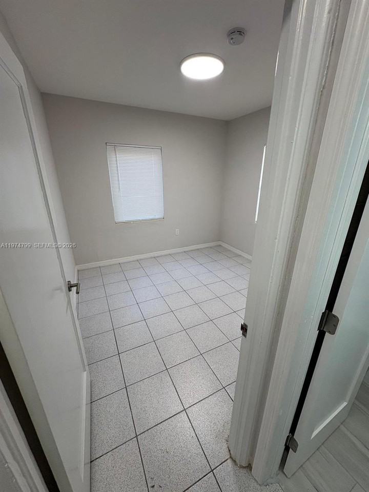 510 Santander Ave - Photo 7 of 8