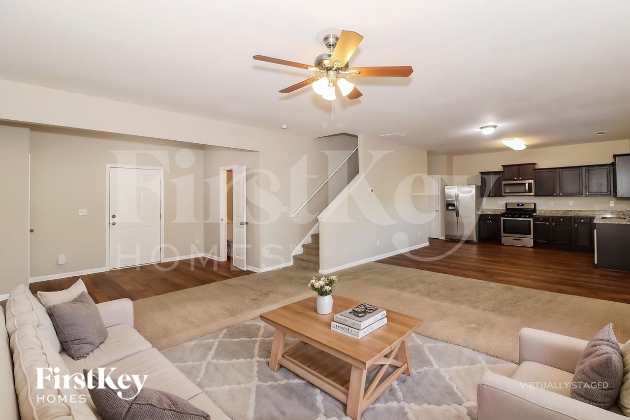1218 Dianne Dr - Photo 4 of 18