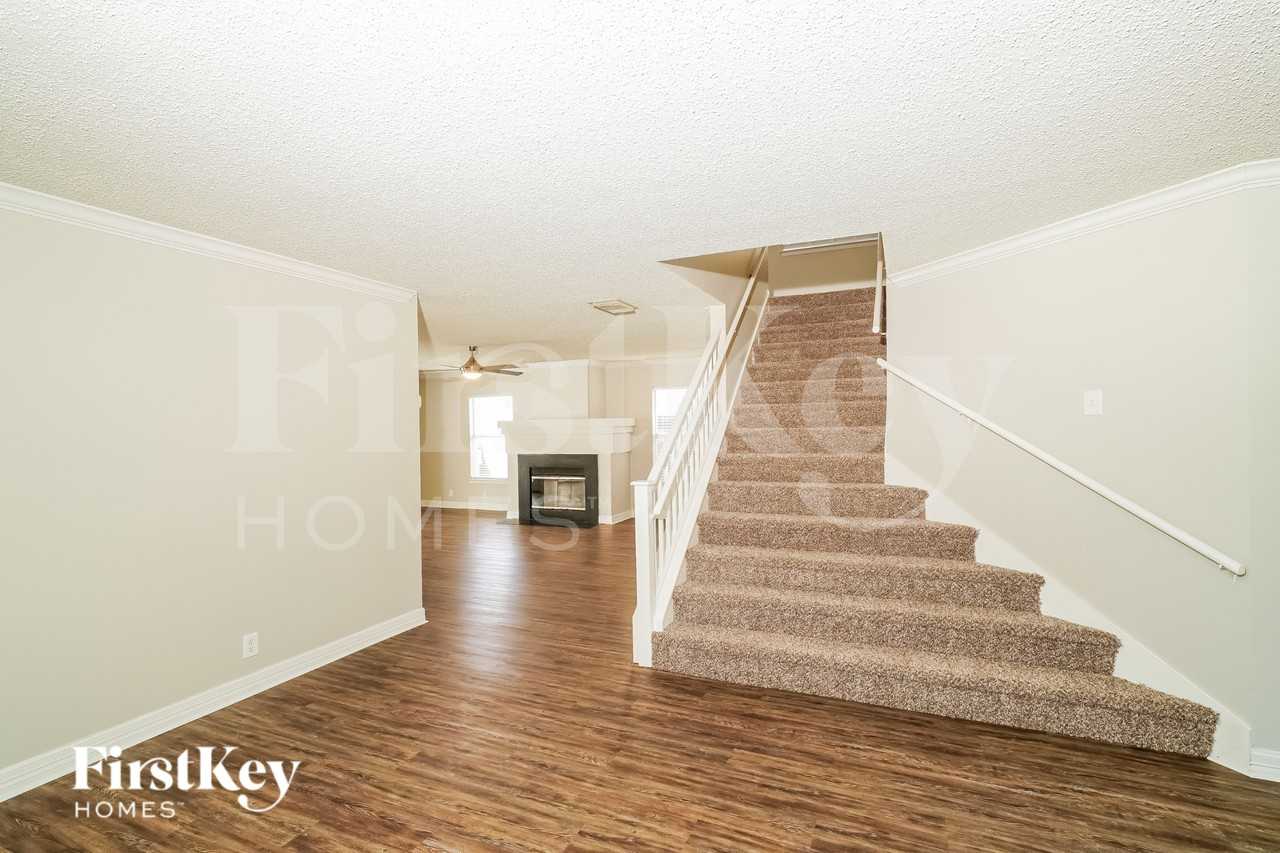 14219 N Hills Village Dr - Photo 5 of 17