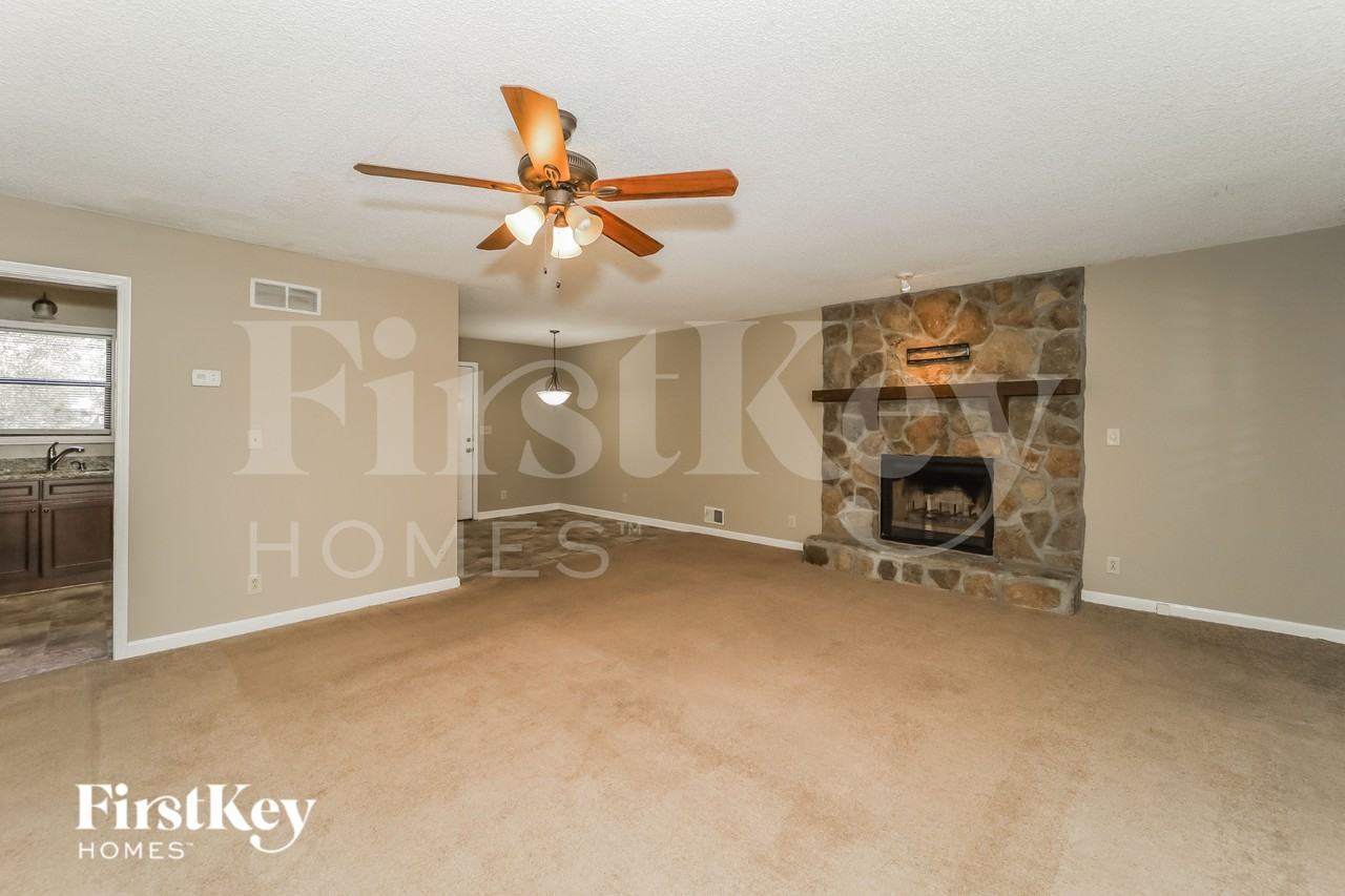 4430 Lost Mountain Dr - Photo 2 of 18