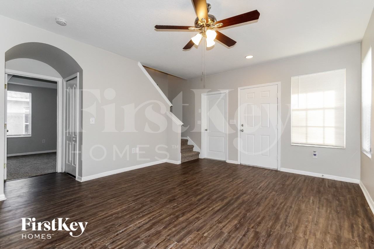 709 Periwinkle Pointe Pl - Photo 3 of 19