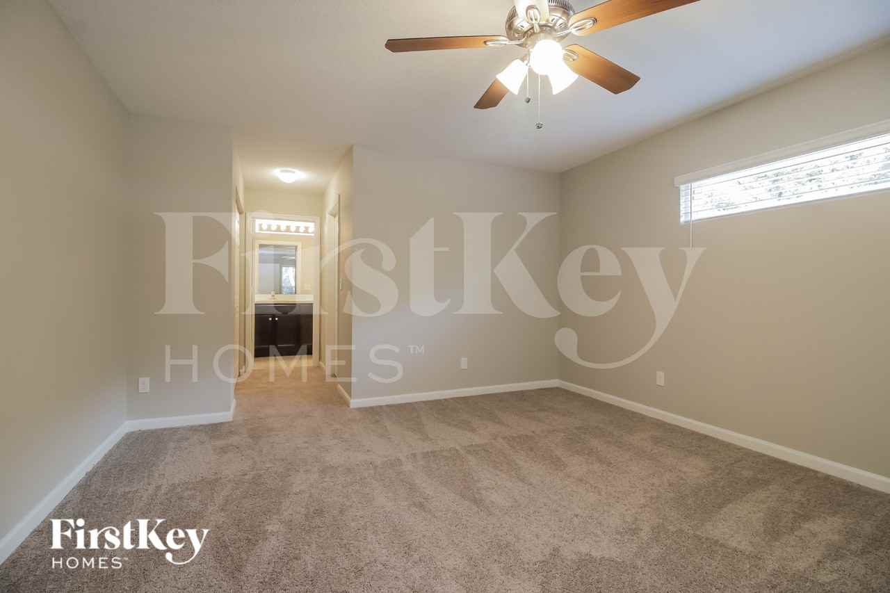 1099 Braddock Ave Se - Photo 7 of 19