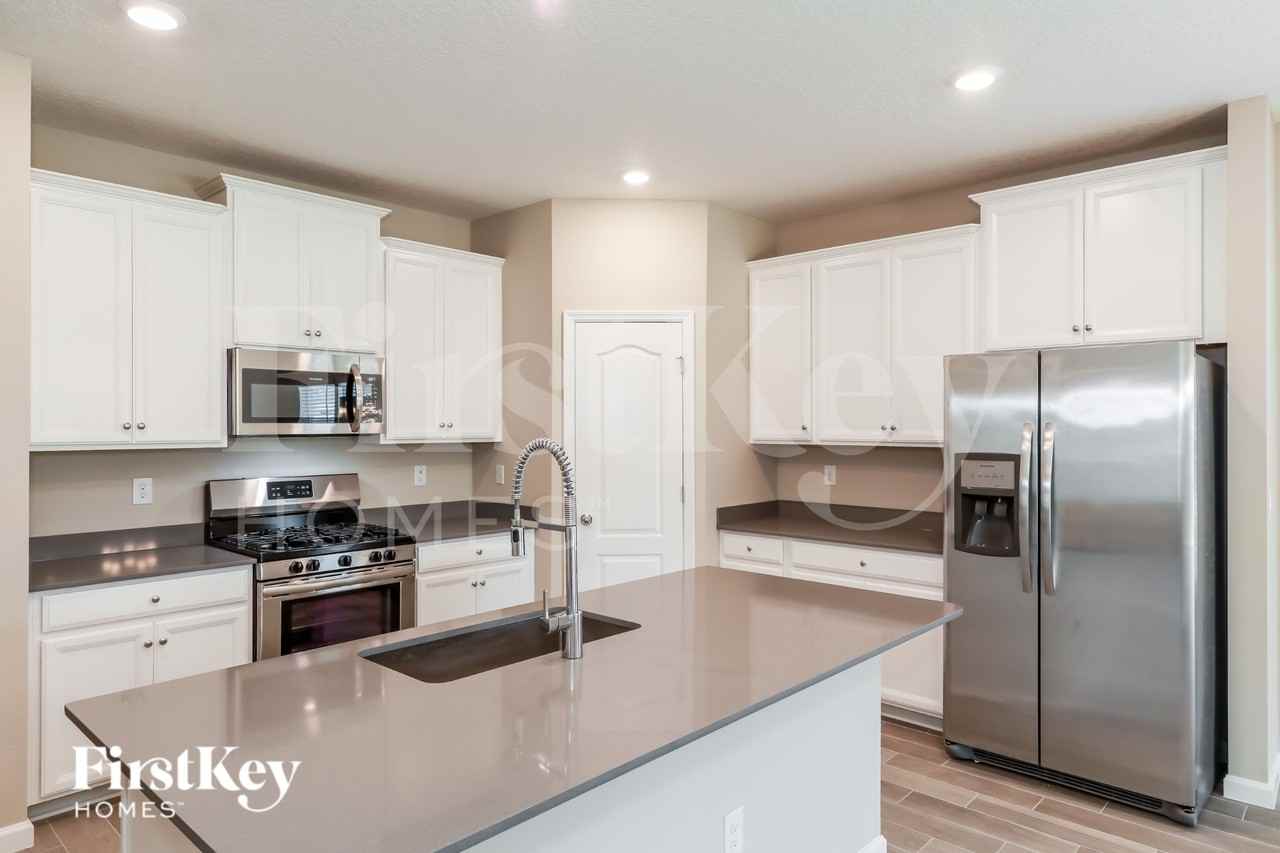 33 Martello Dr - Photo 6 of 18