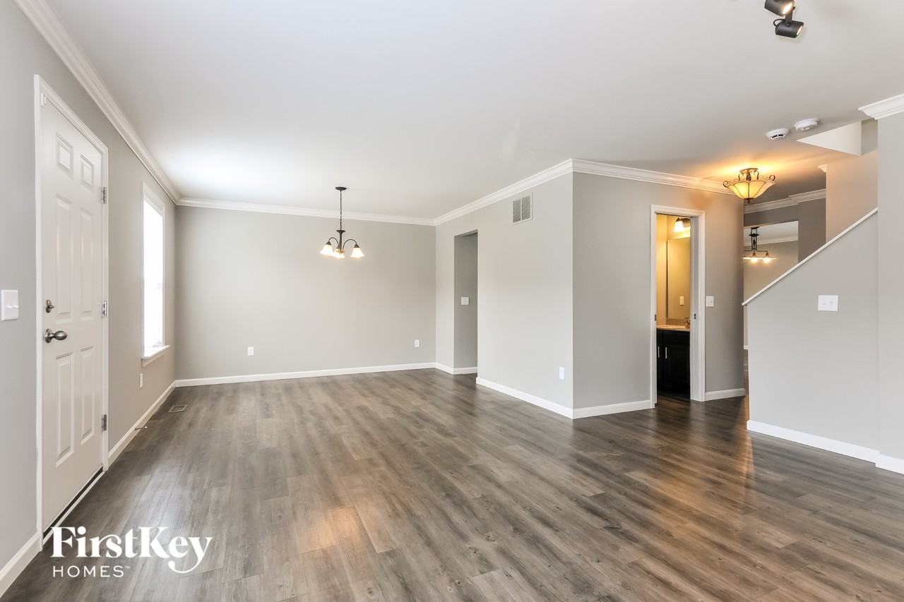 1007 Carpathian Dr - Photo 3 of 15