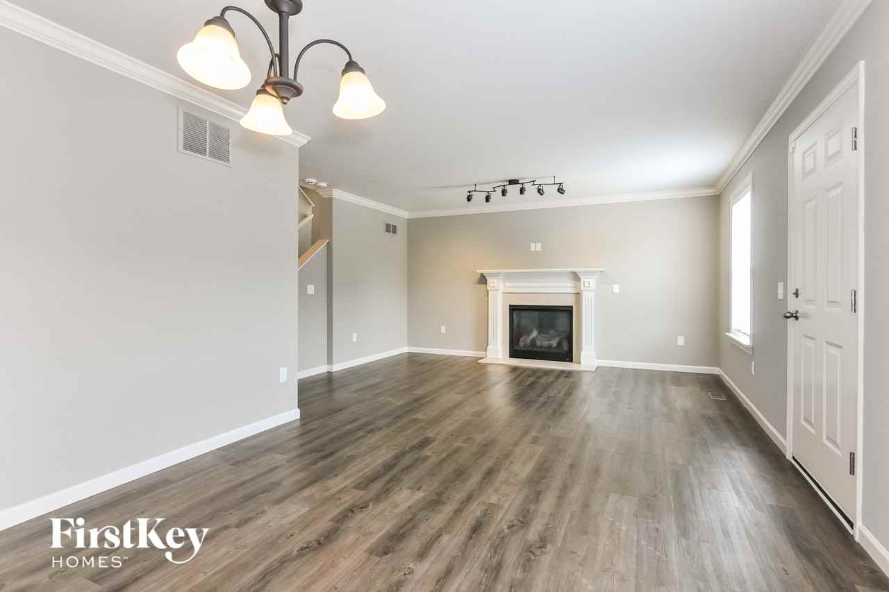 1007 Carpathian Dr - Photo 4 of 15